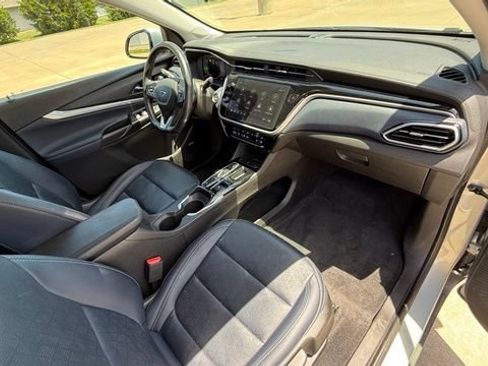 Used 2022 Chevrolet Bolt EUV Premier w/ Sun & Sound Package FWD image 25