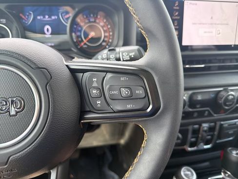 Used 2024 Jeep Wrangler Unlimited Sport AWD/4WD image 17