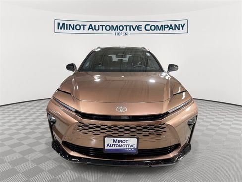 Used 2025 Toyota Crown Signia Limited image 3