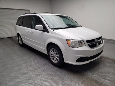 Used 2016 Dodge Grand Caravan SXT image 13
