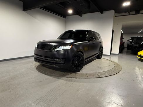 Used 2024 Land Rover Range Rover Long Wheelbase Autobiography image 4