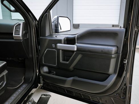 Used 2019 Ford F150 Platinum w/ Equipment Group 701A Luxury image 22