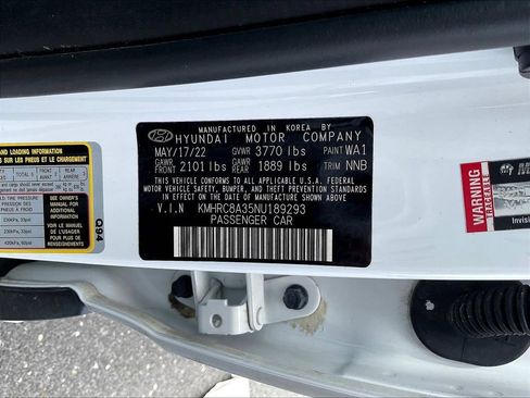 Certified 2022 Hyundai Venue Limited FWD image 18