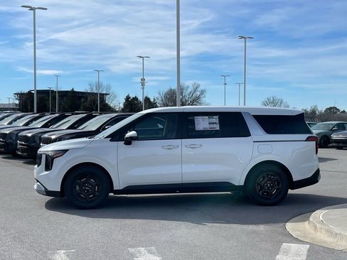 New 2026 Kia Carnival FWD image 4