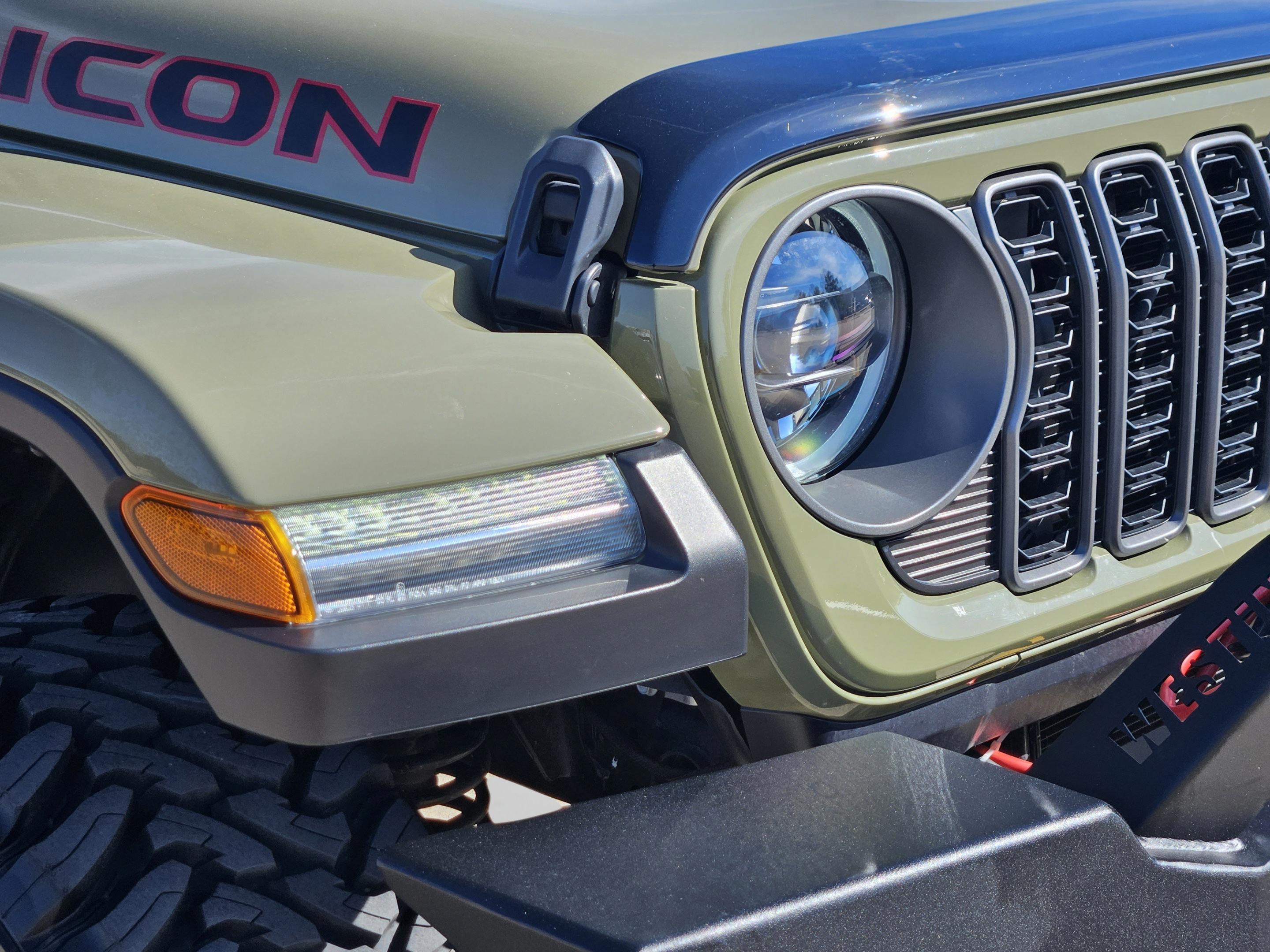 Used 2025 Jeep Gladiator Rubicon AWD/4WD image 6