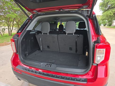 Used 2022 Ford Explorer XLT w/ Equipment Group 202A image 23