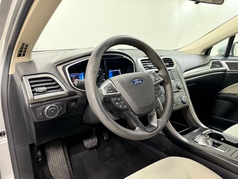 Used 2018 Ford Fusion S image 15