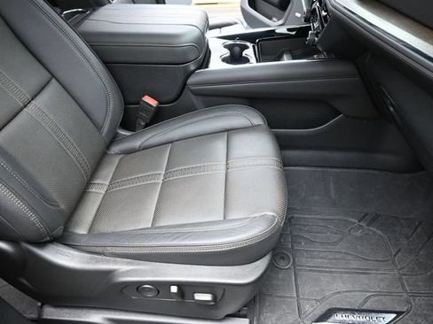 Used 2025 Chevrolet Tahoe High Country AWD/4WD image 30