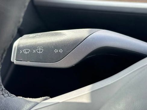 Used 2021 Tesla Model Y Long Range AWD/4WD image 17