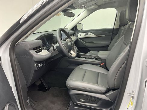 Used 2026 Ford Explorer Active w/ Active Comfort Package AWD/4WD image 3
