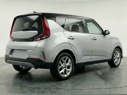 Used 2025 Kia Soul LX w/ LX Technology Package FWD image 9