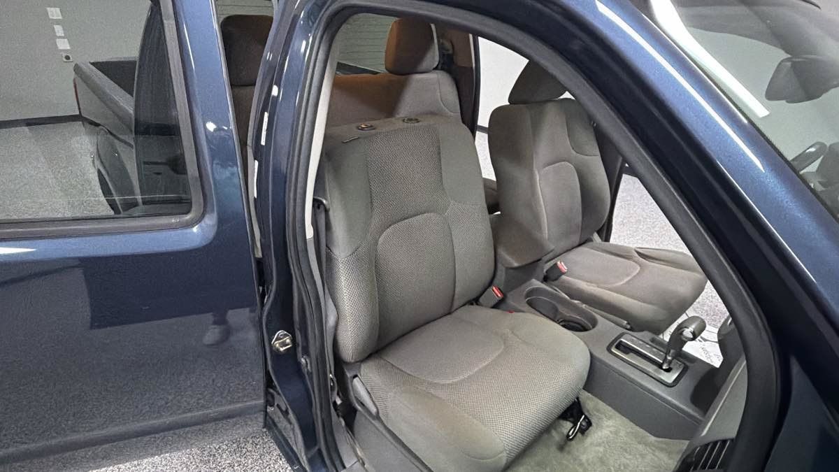 Used 2015 Nissan Frontier SV w/ SV Value Truck Package RWD image 28