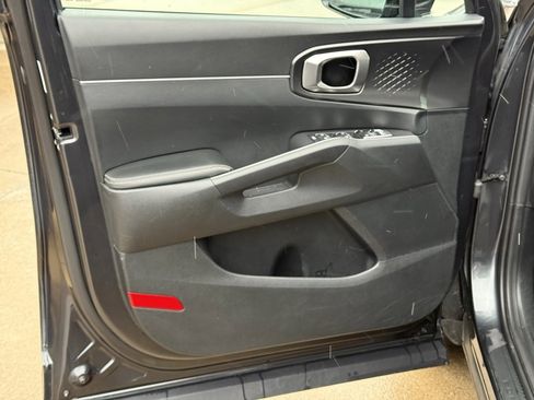 Used 2024 Kia Sorento S image 12