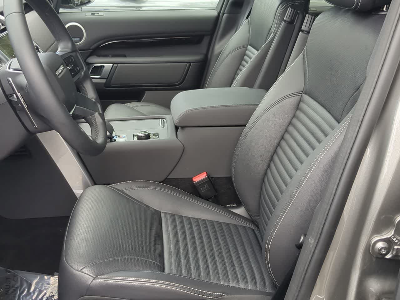 Certified 2025 Land Rover Discovery S AWD/4WD image 17