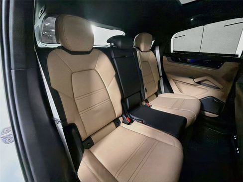 Certified 2025 Porsche Cayenne Turbo AWD/4WD image 26