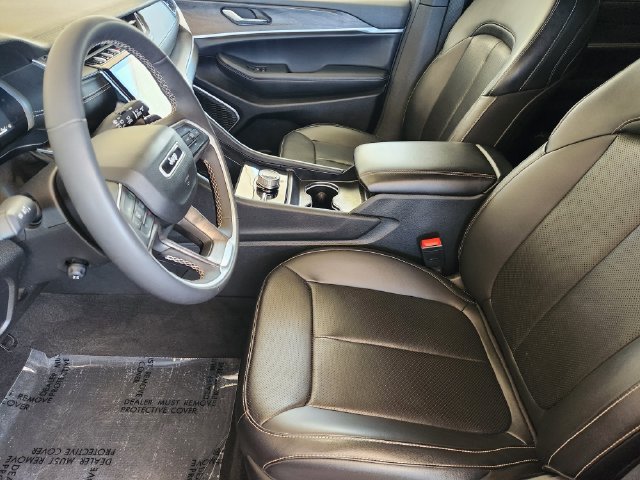 Used 2025 Jeep Grand Cherokee L Limited w/ Luxury Tech Group II AWD/4WD image 4