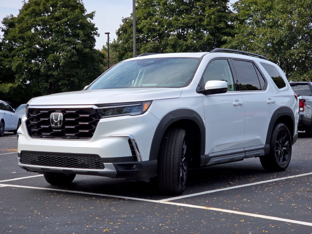 Certified 2025 Honda Pilot Touring image 23