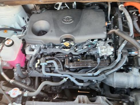 Used 2025 Toyota Sienna XLE image 35