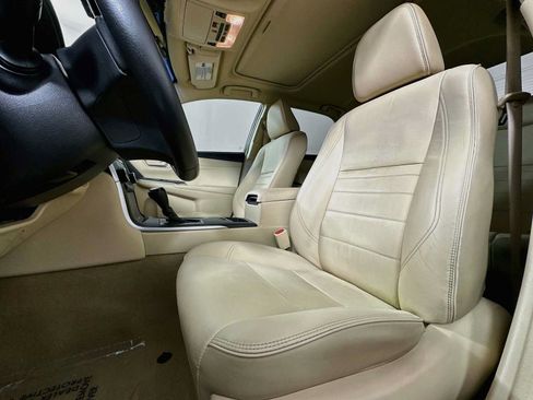 Used 2017 Toyota Camry XLE FWD image 19