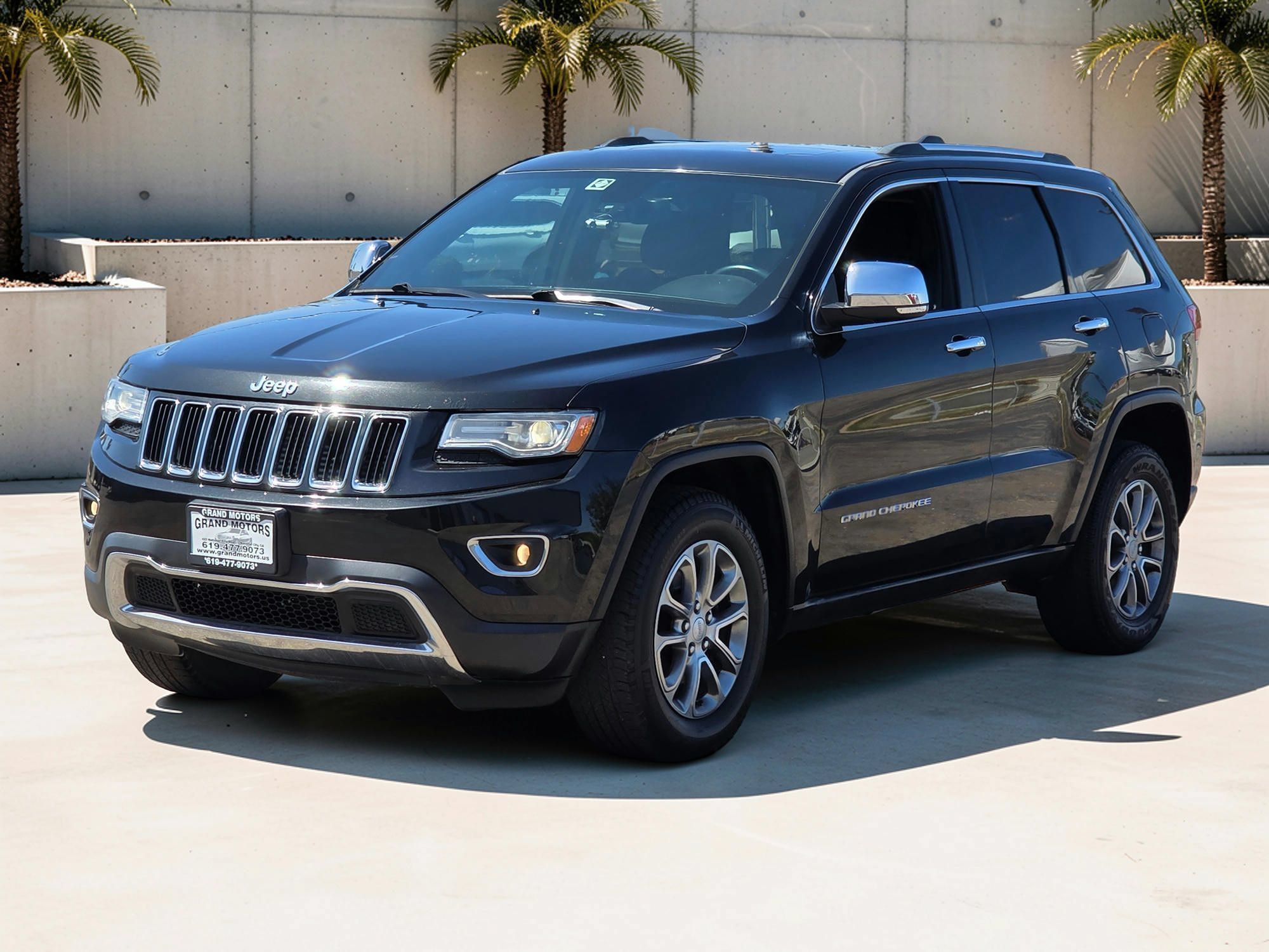 Used 2014 Jeep Grand Cherokee Limited w/ Luxury Group II RWD image 4