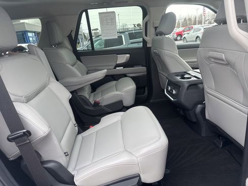 Used 2025 Ford Expedition Active image 41