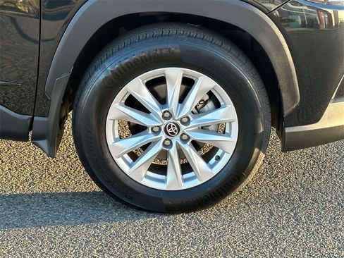 Used 2022 Toyota Corolla Cross LE image 7