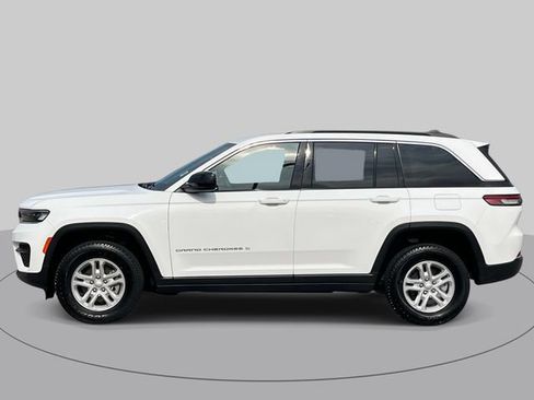 Used 2025 Jeep Grand Cherokee Laredo w/ Luxury Tech Group I RWD image 7
