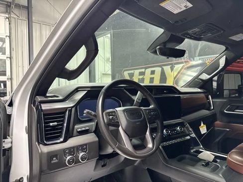 Used 2025 GMC Sierra 2500 Denali Ultimate AWD/4WD image 5