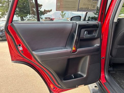 Used 2019 Toyota 4Runner TRD Off-Road Premium AWD/4WD image 19