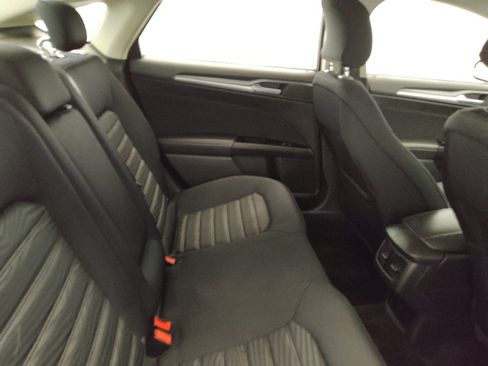 Used 2016 Ford Fusion SE FWD image 19