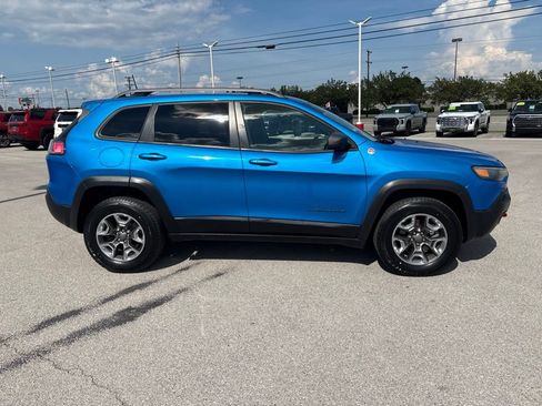 Used 2019 Jeep Cherokee Trailhawk w/ Cold Weather Group AWD/4WD image 2