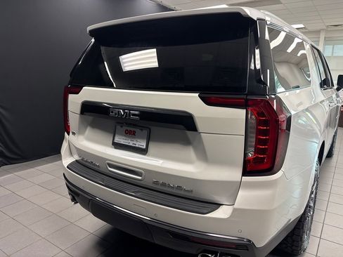 Used 2023 GMC Yukon XL Denali Ultimate AWD/4WD image 4