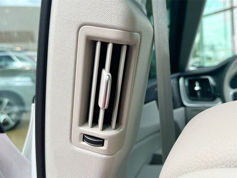 Used 2025 Volvo XC60 T8 Plus w/ Protection Package Premier image 27