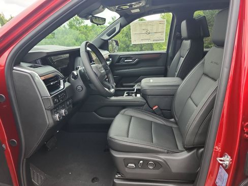 New 2026 GMC Yukon Denali w/ Denali Reserve Package AWD/4WD image 17