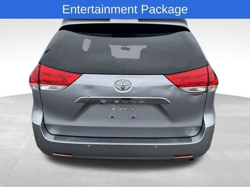 Used 2011 Toyota Sienna Limited w/ Premium Pkg image 4