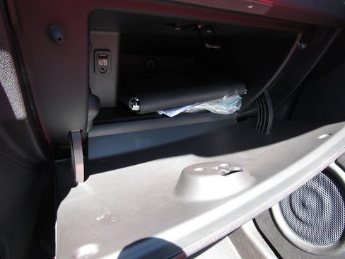 Used 2013 FIAT 500 Abarth w/ Beats Audio Pkg FWD image 30