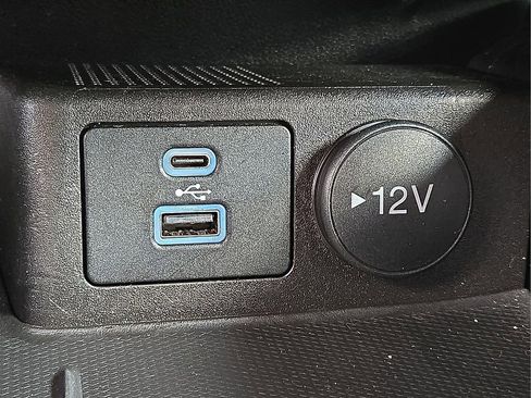 Used 2022 Ford Escape SE image 25