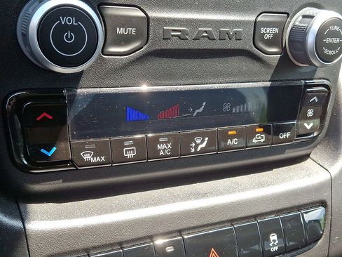 Used 2024 RAM ProMaster 2500 w/ Convenience Group image 19