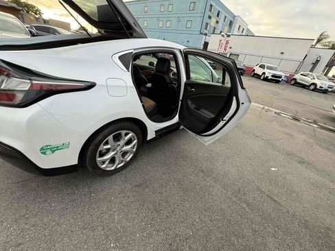 Used 2017 Chevrolet Volt Premier w/ Driver Confidence II Package FWD image 39