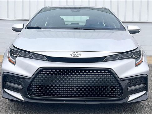 Used 2022 Toyota Corolla SE image 3