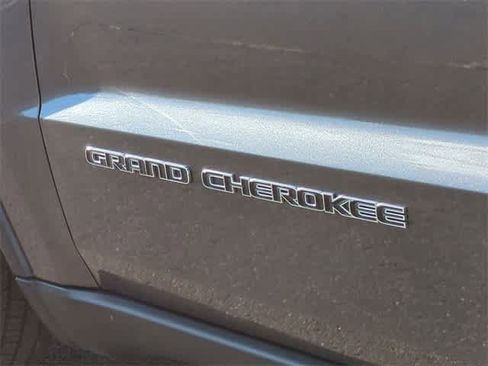 Used 2021 Jeep Grand Cherokee Limited image 13
