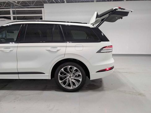 Certified 2025 Lincoln Aviator AWD w/ Jet Appearance Package image 11