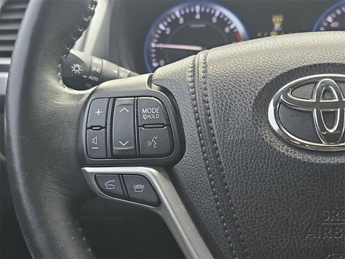 Used 2015 Toyota Highlander Limited image 18
