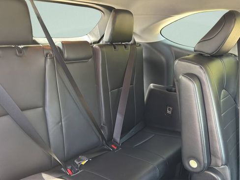 Used 2023 Toyota Highlander XLE FWD image 36