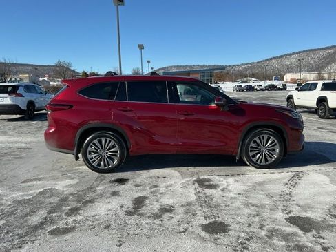 Used 2021 Toyota Highlander Platinum image 4
