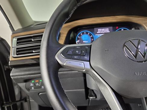 Used 2025 Volkswagen Atlas SE image 16