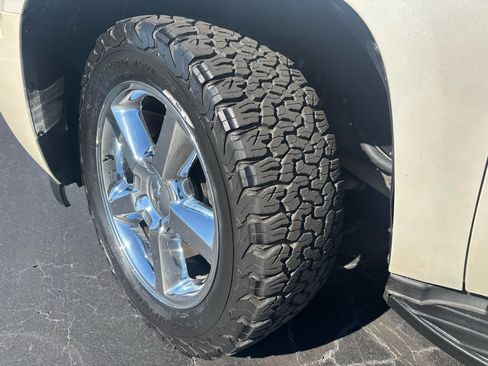 Used 2011 Chevrolet Tahoe LTZ image 3