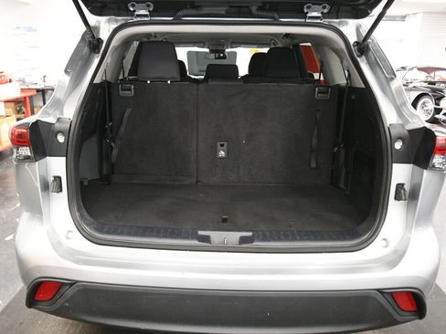 Used 2023 Toyota Highlander L FWD image 23