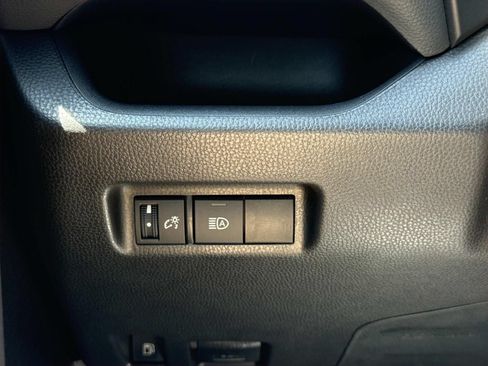Used 2025 Toyota RAV4 XLE AWD/4WD image 19