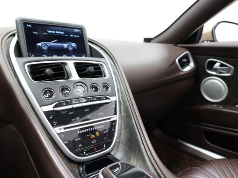 Used 2019 Aston Martin DB11 Volante RWD image 45